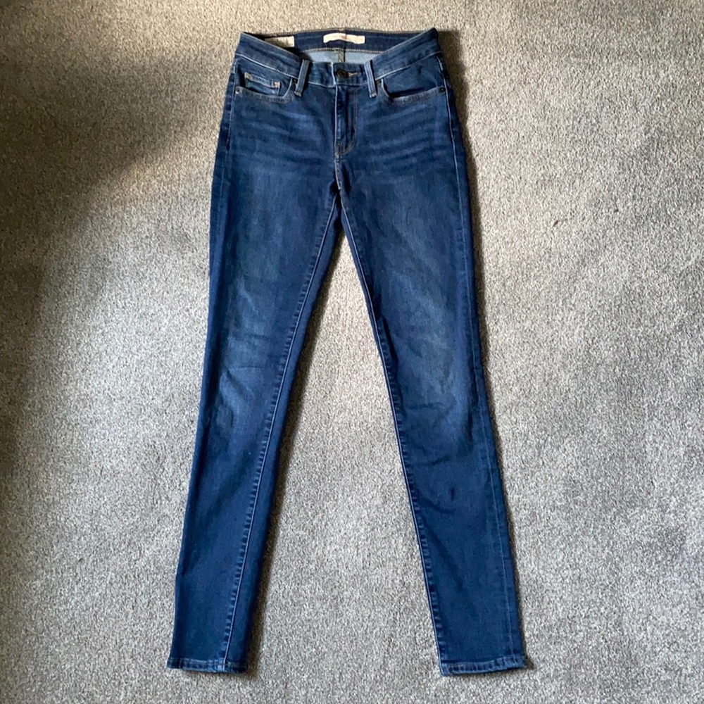 Dark wash 711 skinny Levi jeans